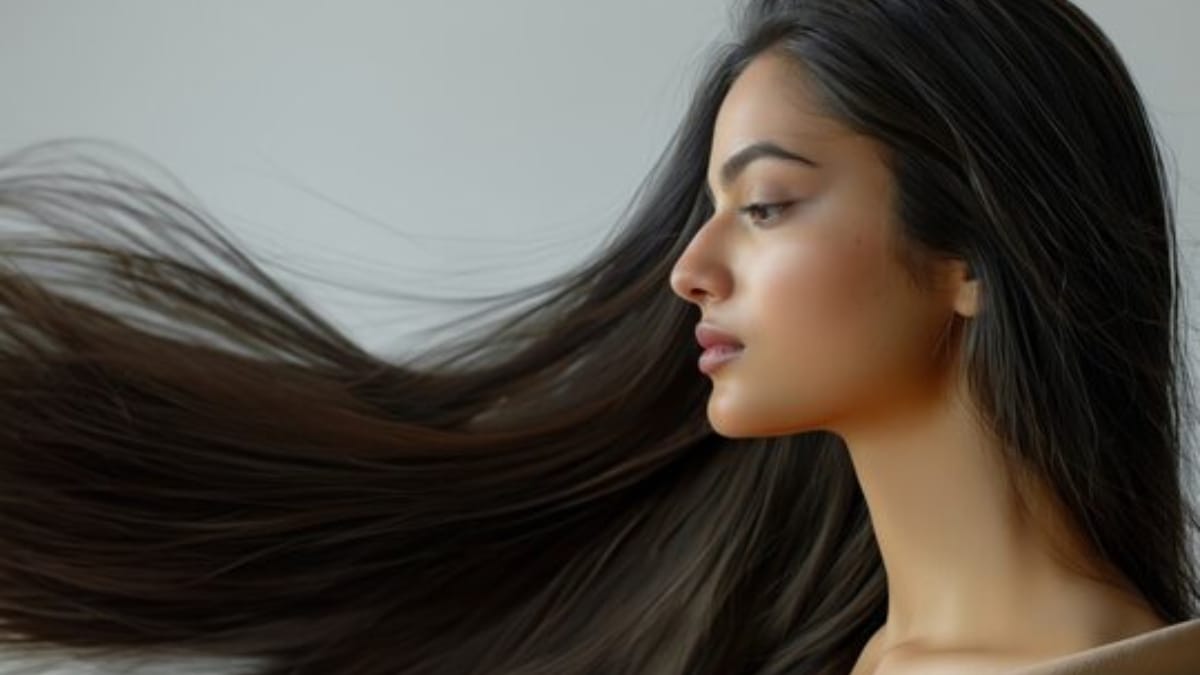 this home made natural hair serum made with aloevera leave can prevent dandruff and make your hair thick and shiny 