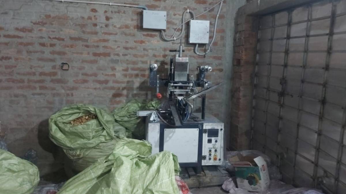 adulterated liquor seized from dankuni four booked 